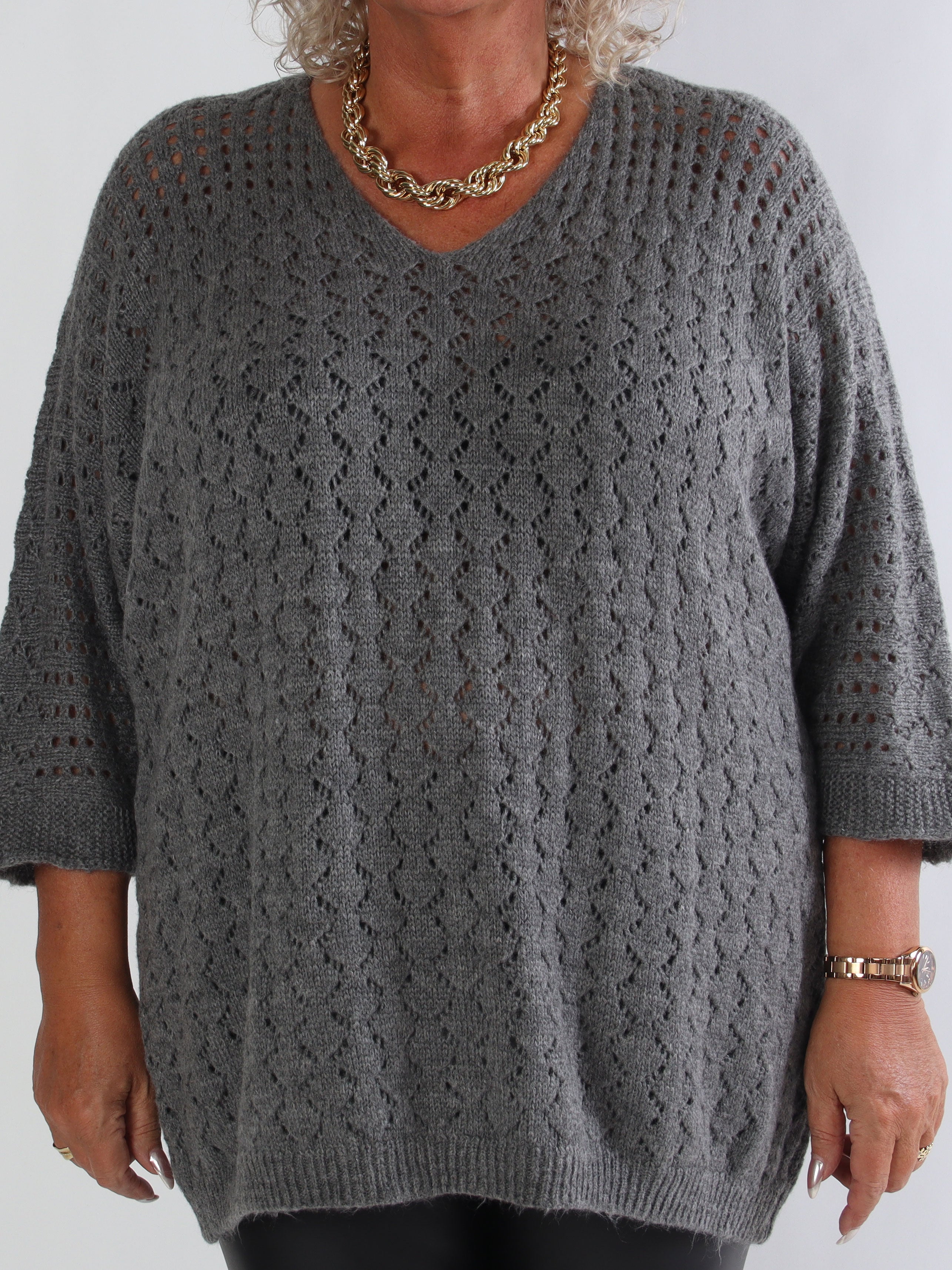 Disa - Plus size striktrøje med fint hullet mønster